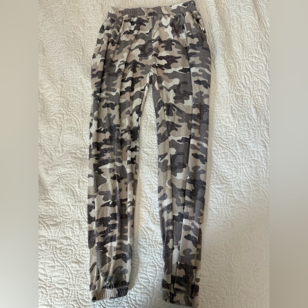 ZYIA Gray Camouflage Activewear